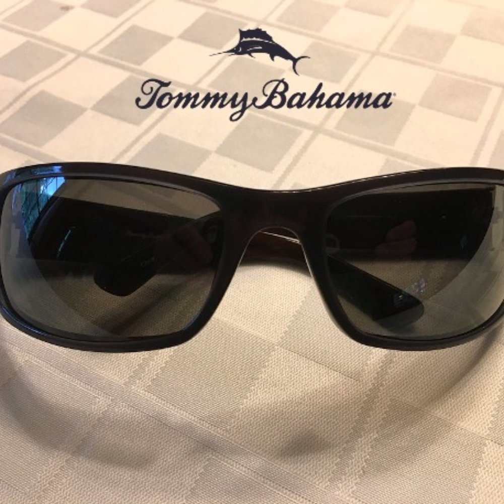 Tommy Bahama Vintage Women's Polarized Sunglasses